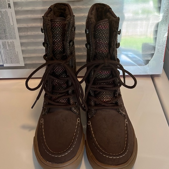 New Brown Roxy boots size 7 - Picture 1 of 5